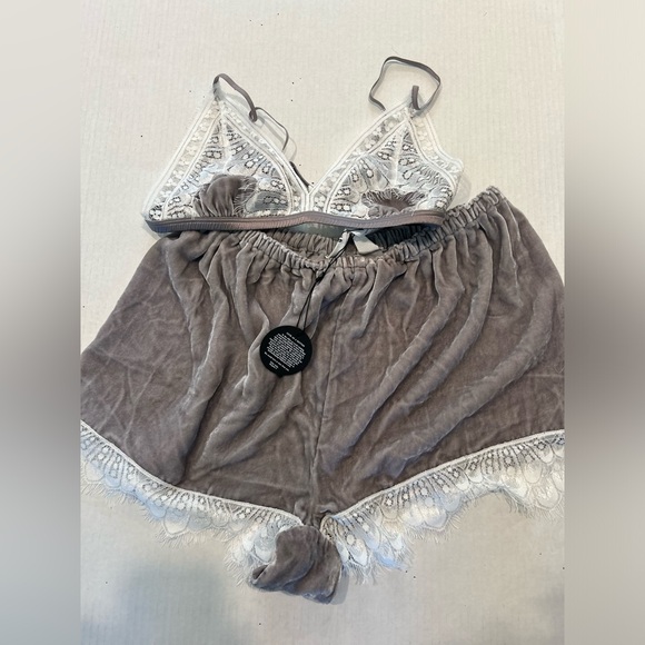 Sleeping With Jacques Julia Matching Bralette And Shorts Pajama Set NWT Platinum - Picture 4 of 7